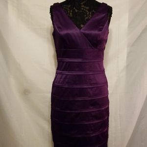 Purple v-neck, flattering forgiving Bandage design